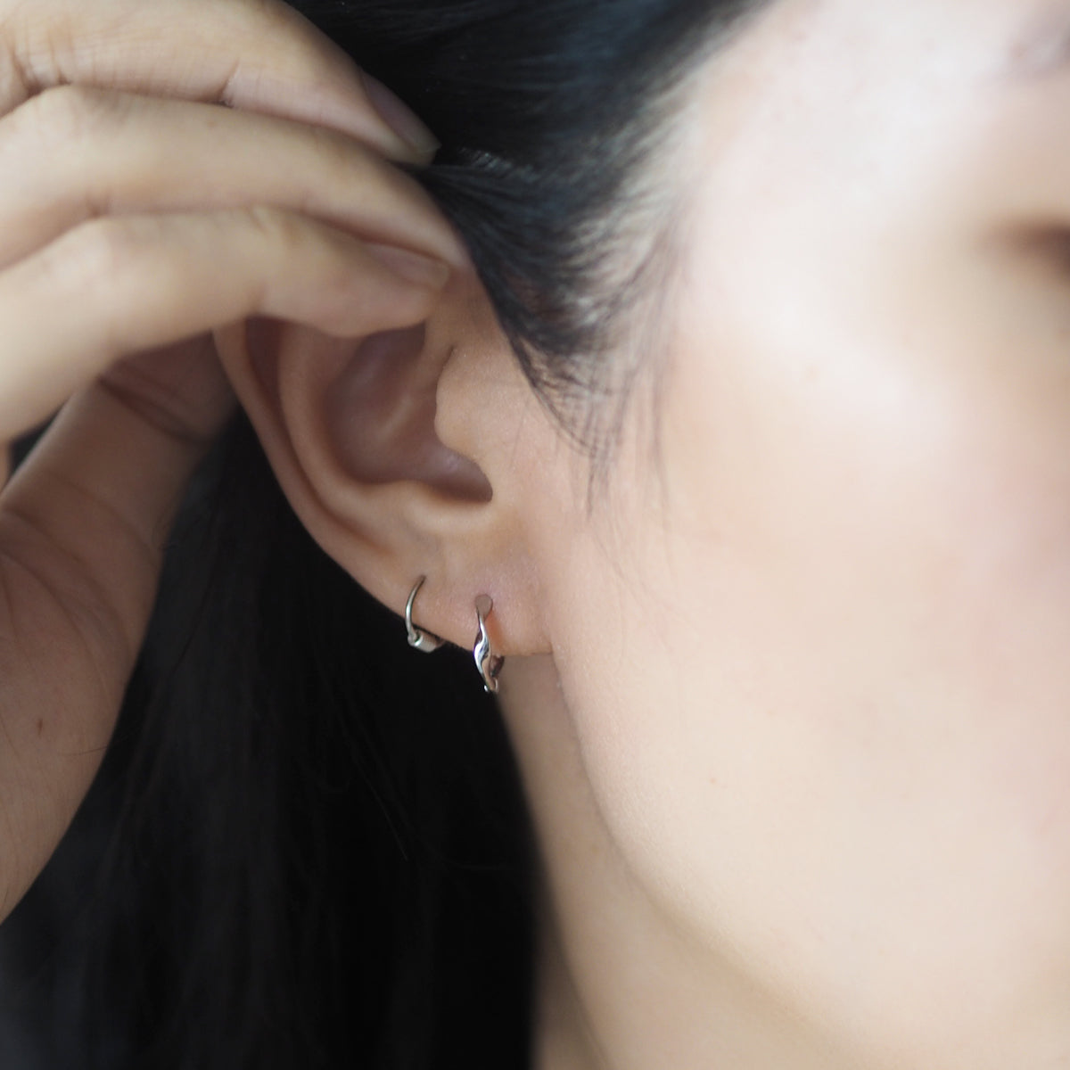 Glyn Twist Hoop Earrings