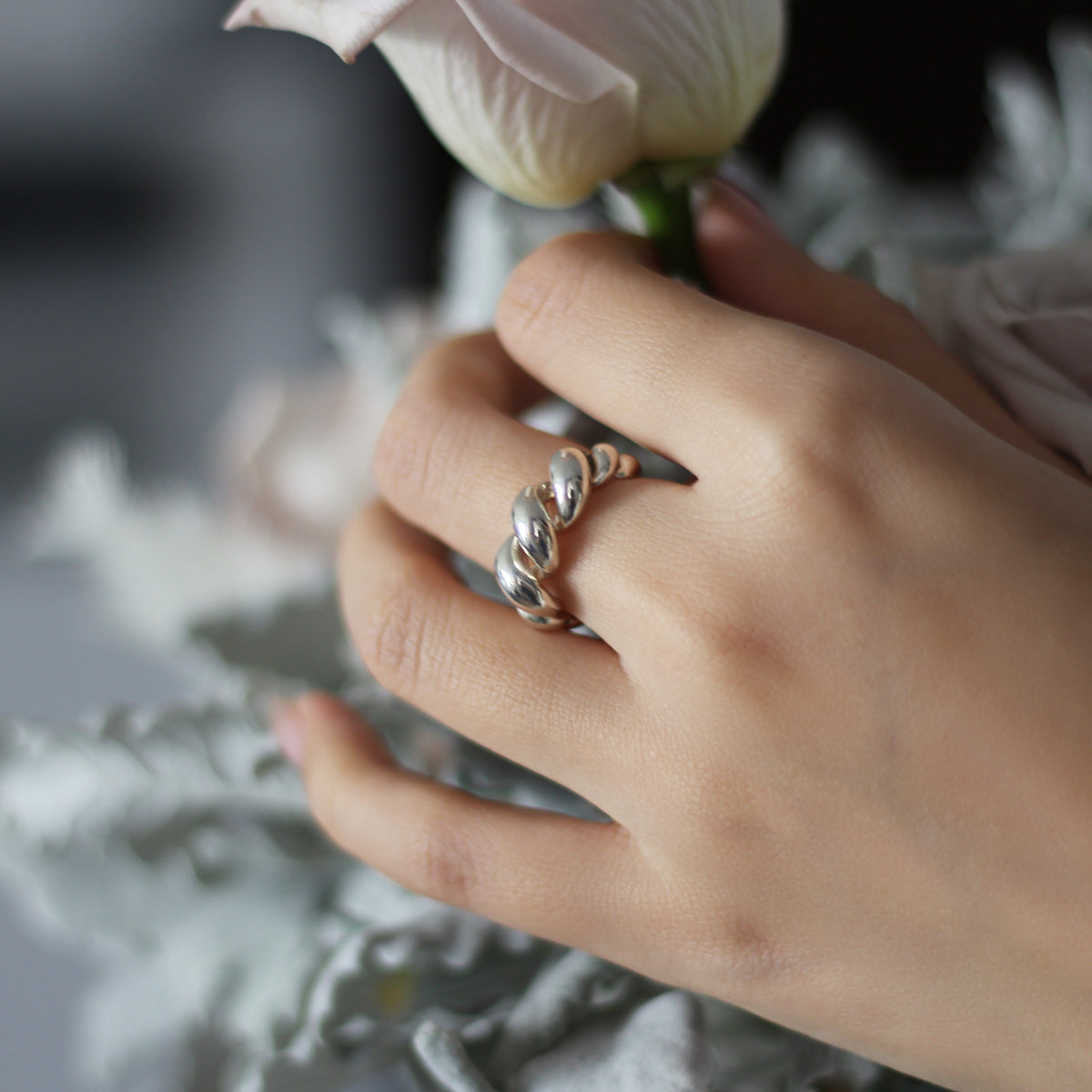 Jeanne Twist Ring - éclater jewellery