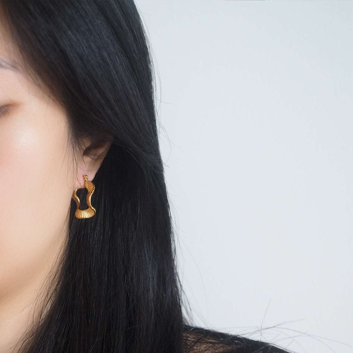 Kaeli Wave Hoop Earrings
