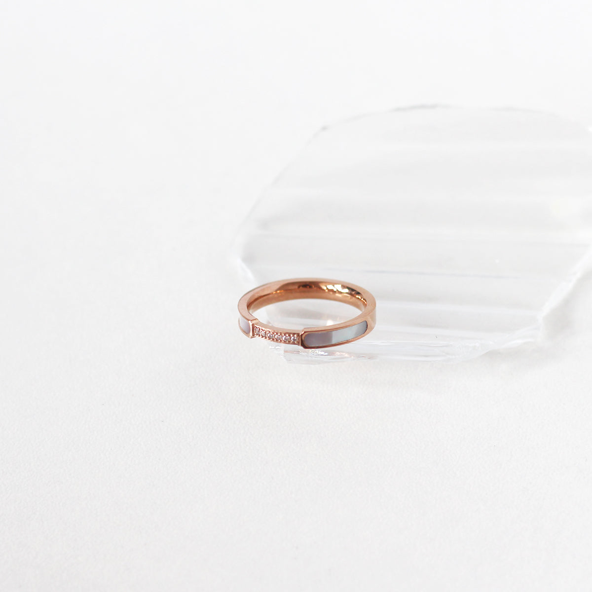 Cyndi Crystal Shell Ring - éclater jewellery