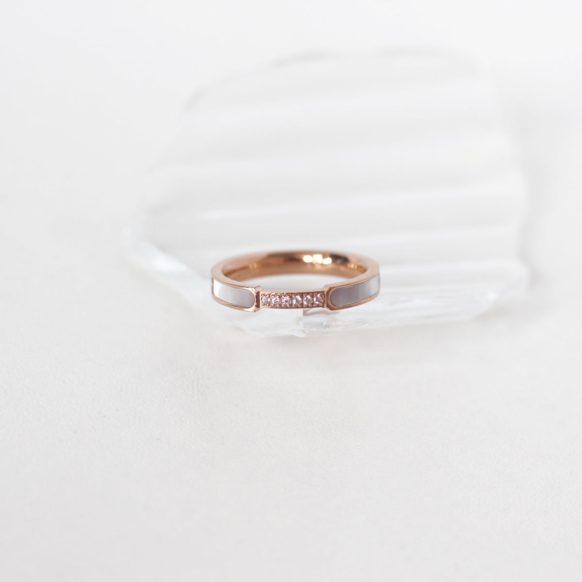 Cyndi Crystal Shell Ring - éclater jewellery