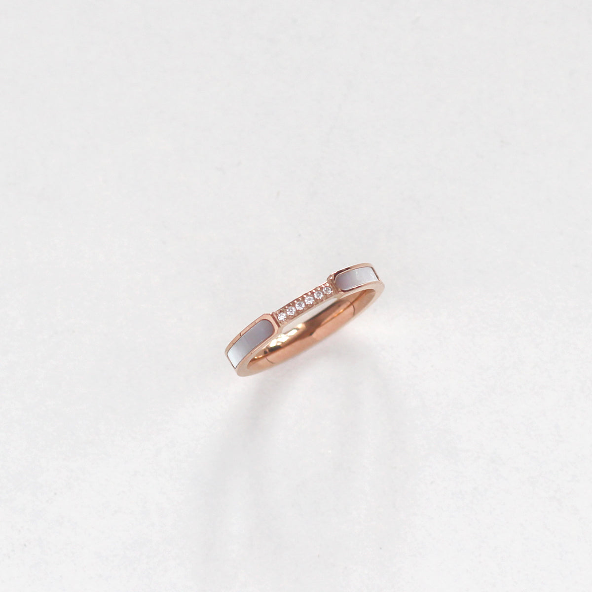 Cyndi Crystal Shell Ring - éclater jewellery
