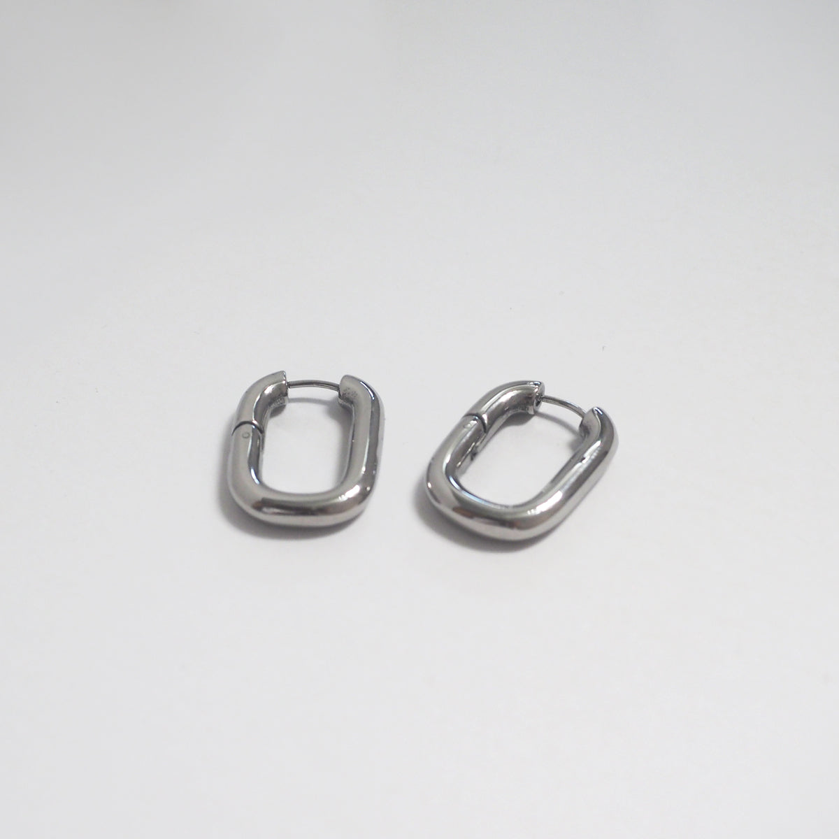 Avery Bold Hoop Earrings