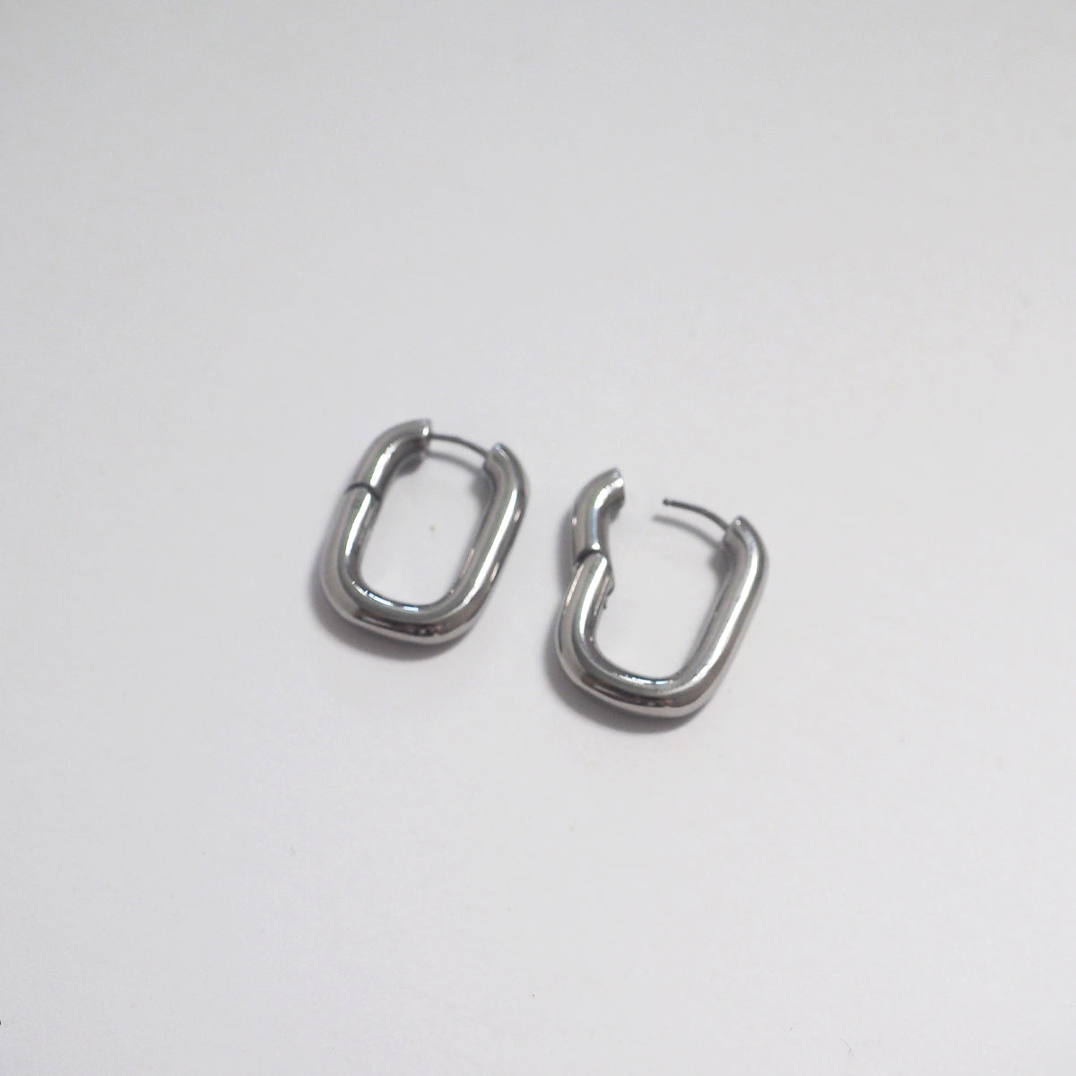 Avery Bold Hoop Earrings