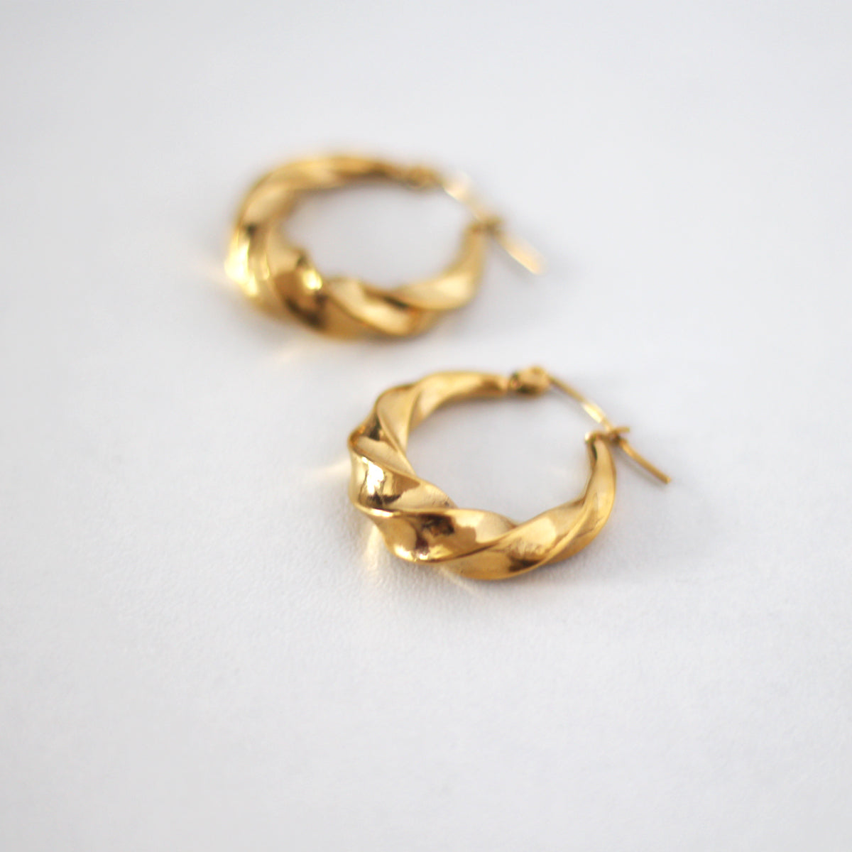 Esther Twist Hoop Earrings - éclater jewellery