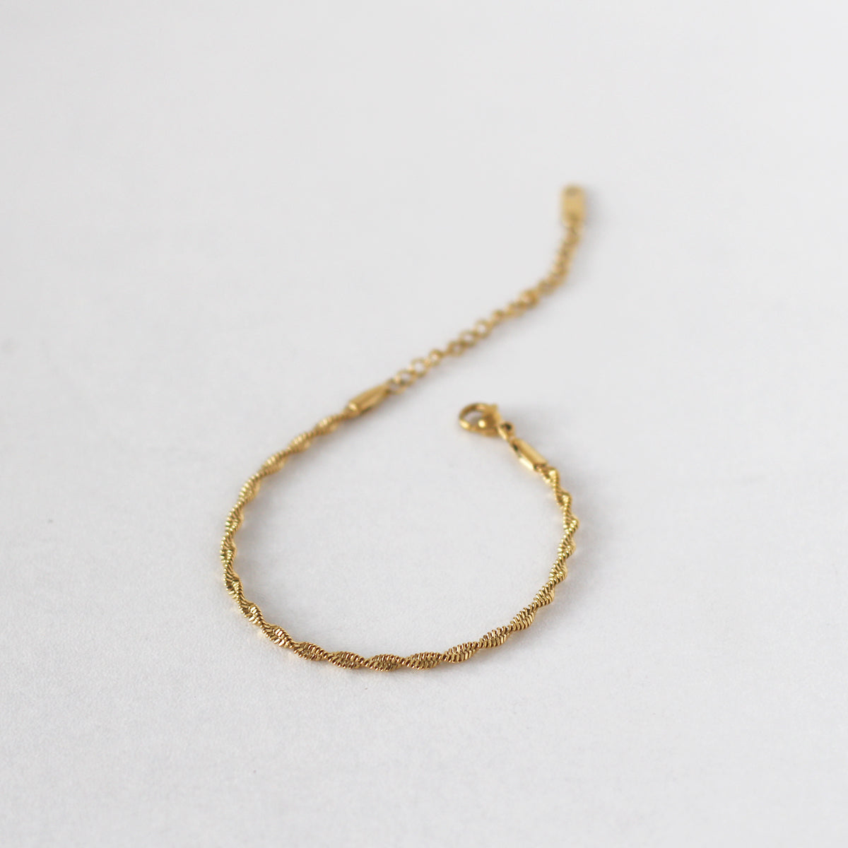 Audrey Twisted Bracelet - éclater jewellery