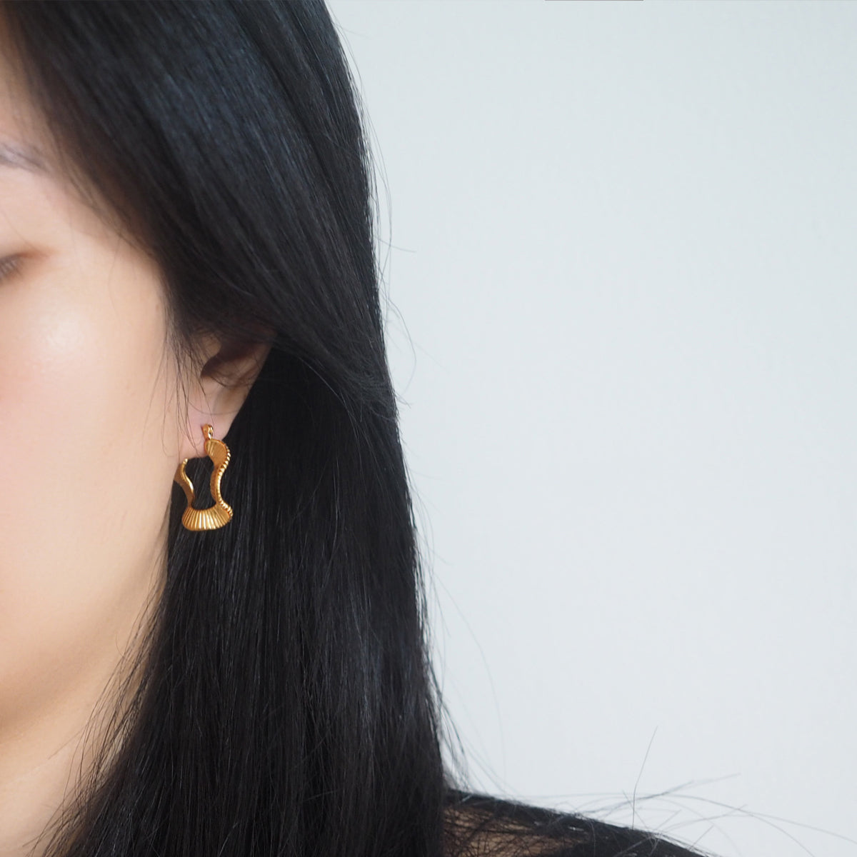 Kaeli Wave Hoop Earrings