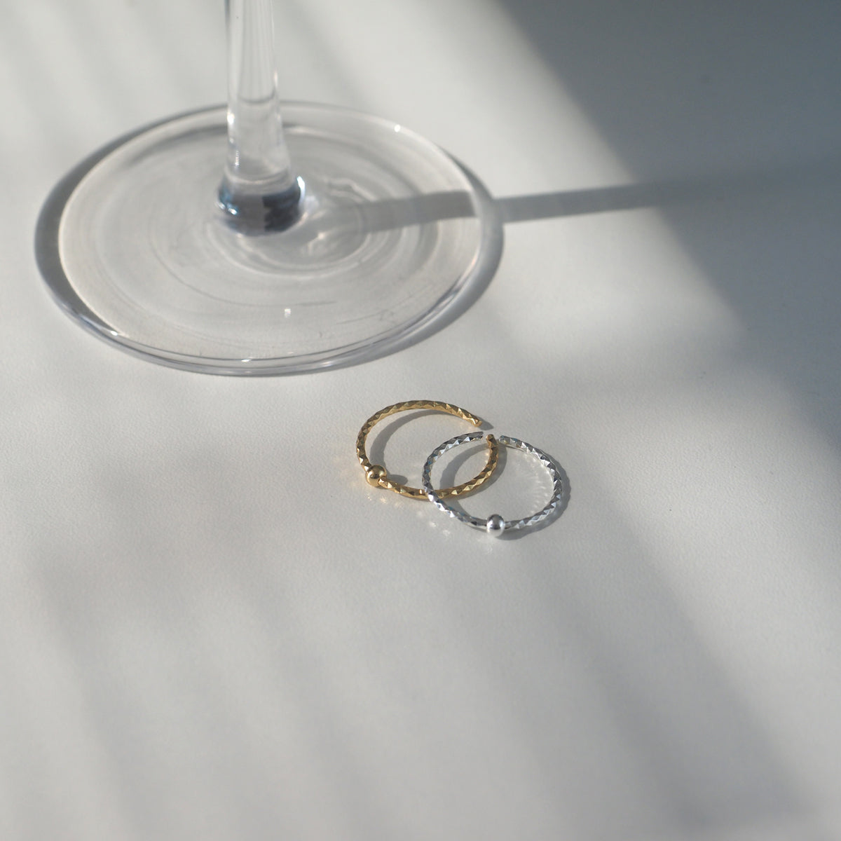 Deyse Little Ball Ring