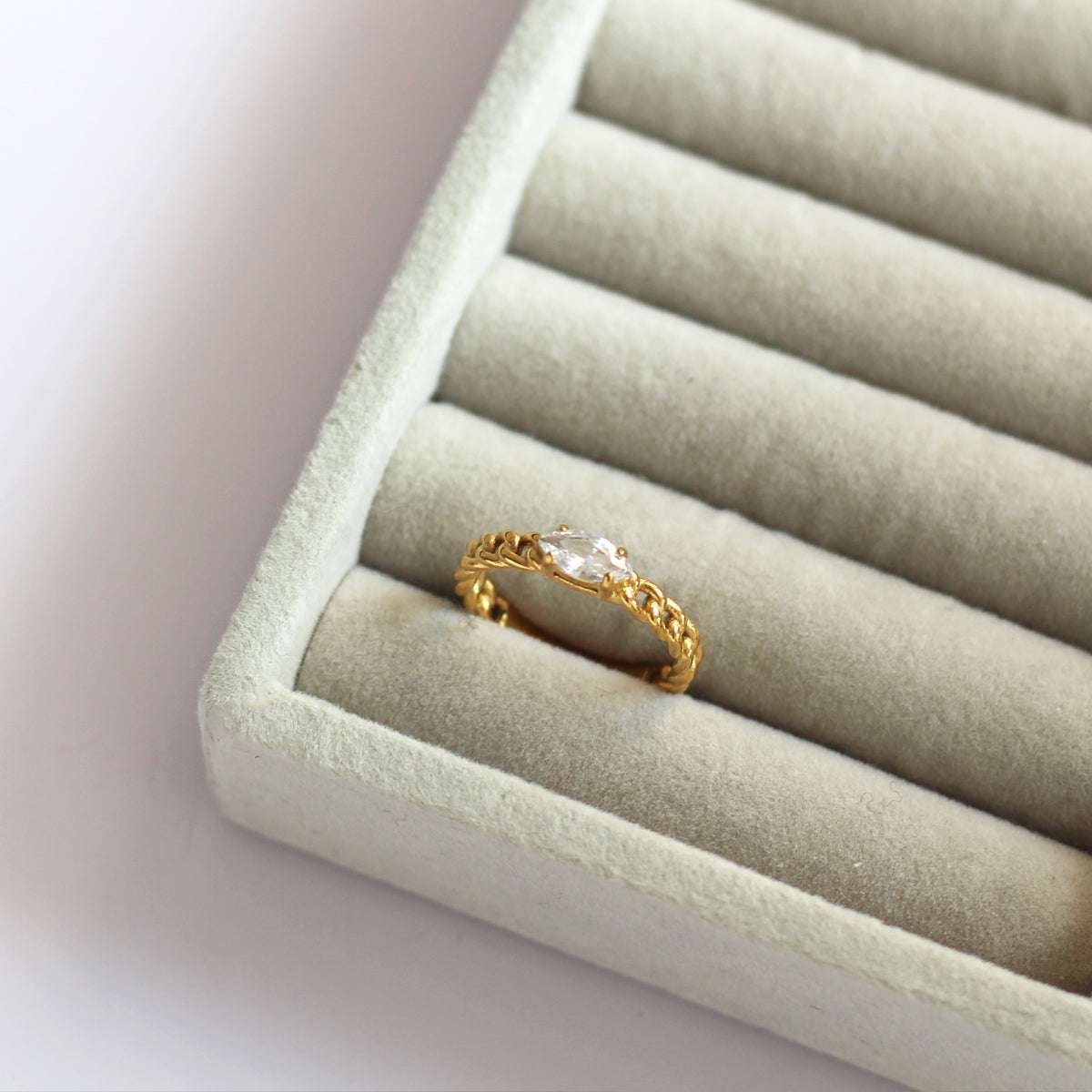 Piper Chain Zircon Ring