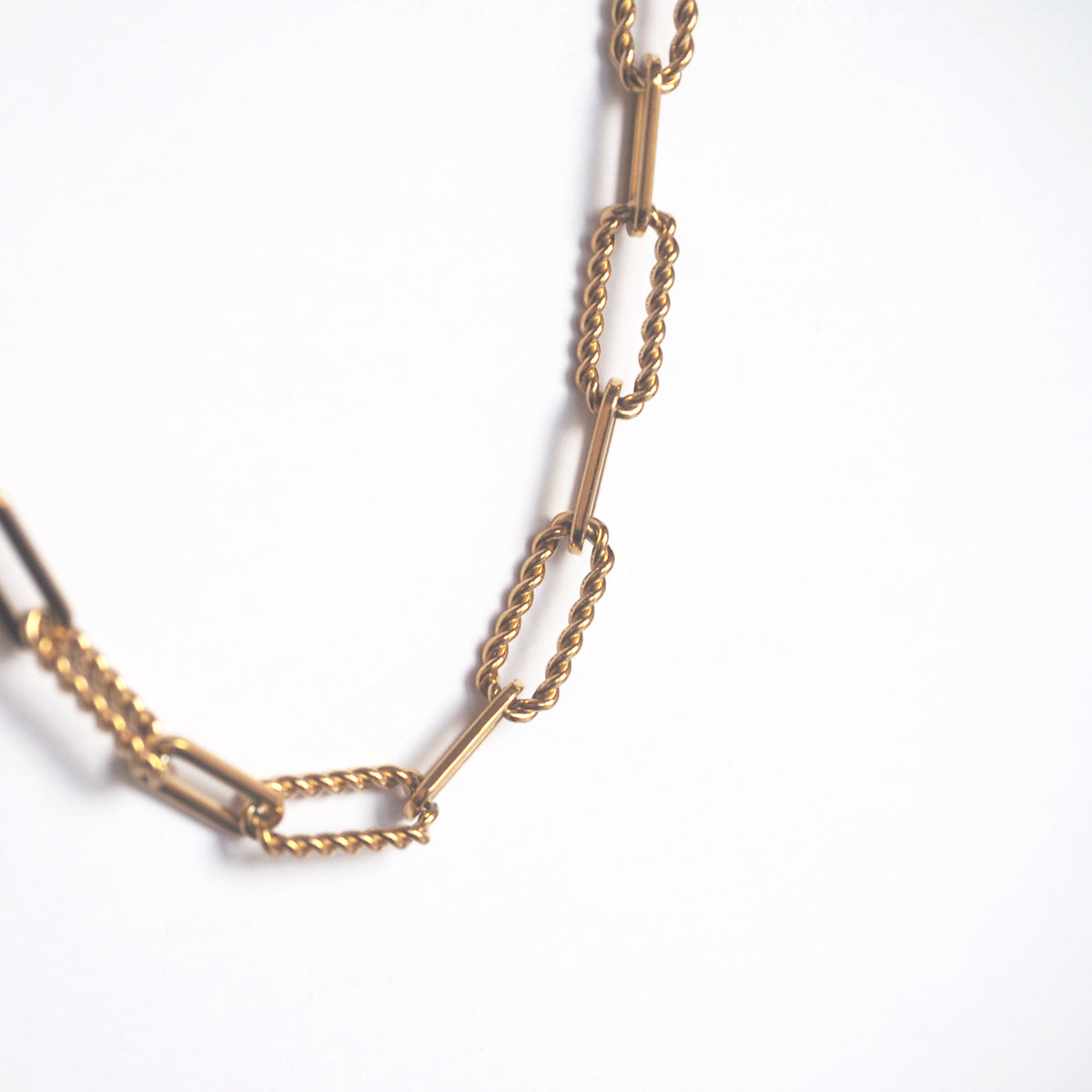 Amar Twist Chain Necklace - éclater jewellery