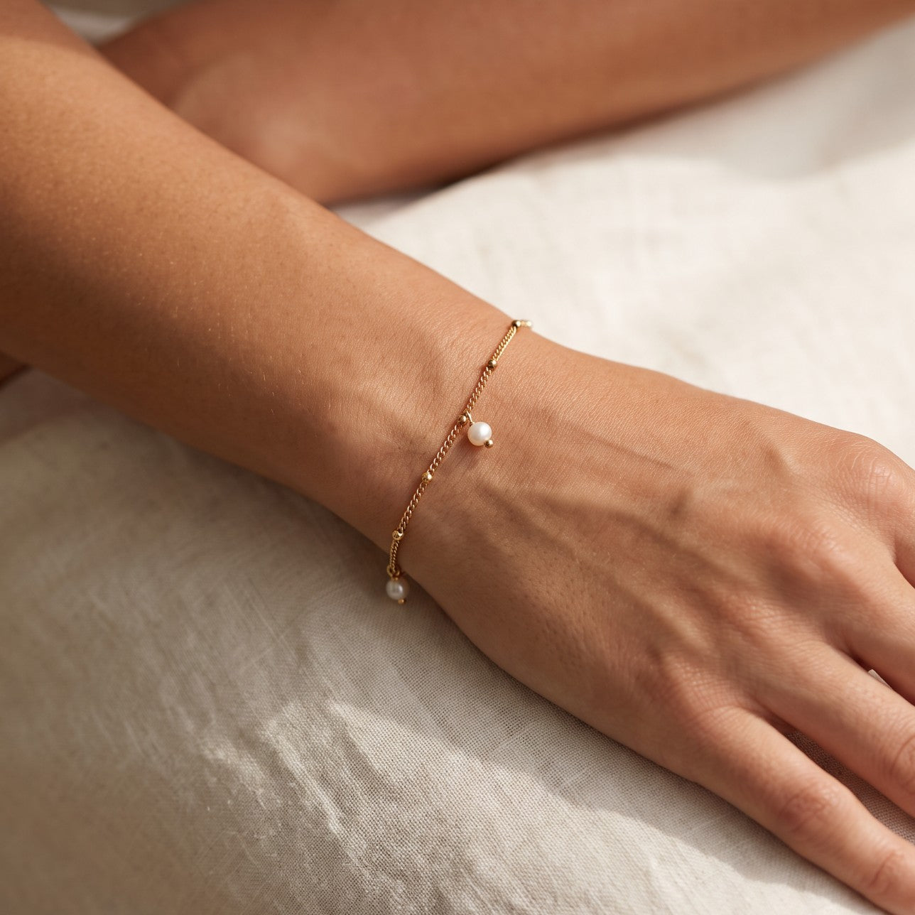 Doreen Dot Chain Pearl Bracelet