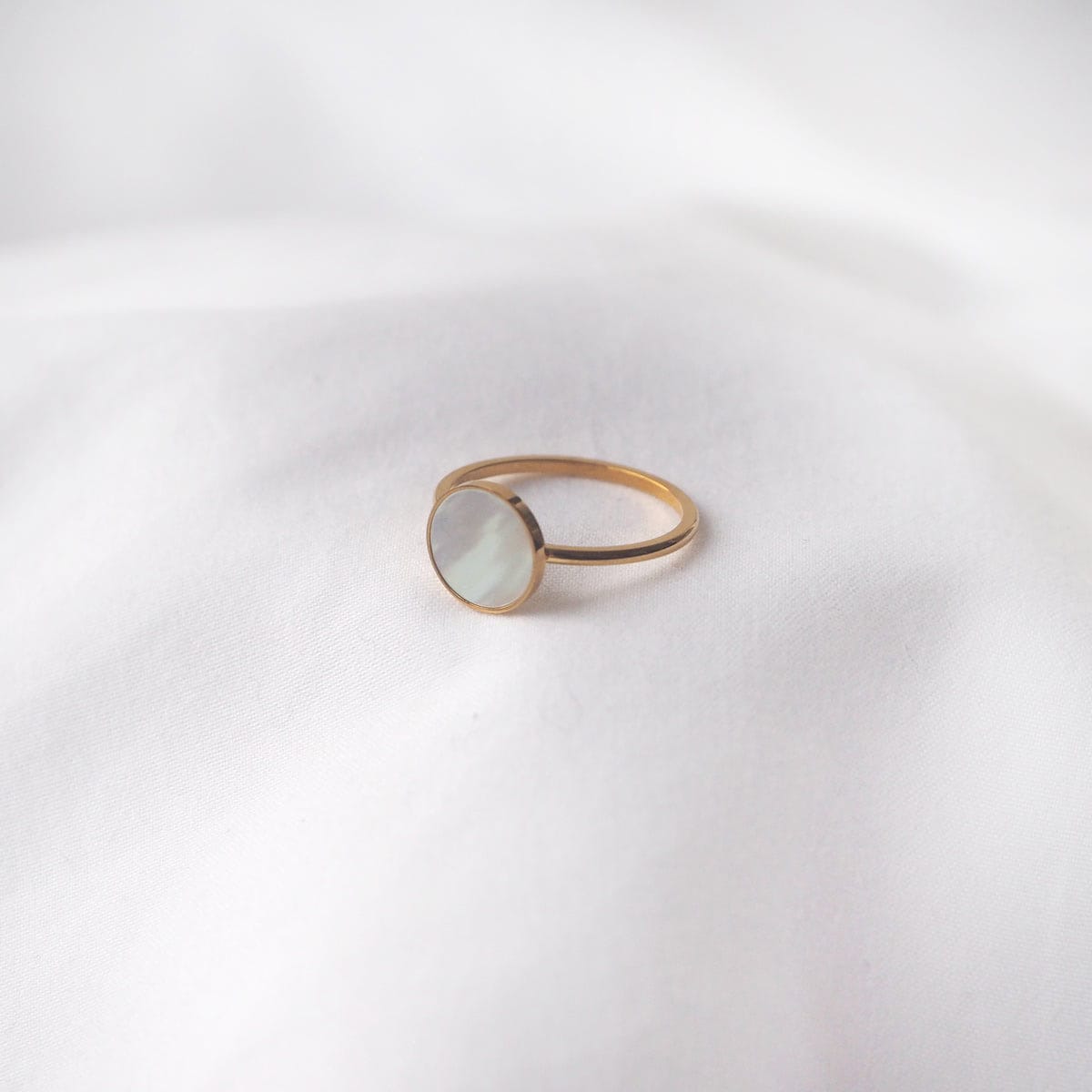 Stylish Mother-of-Pearl disc ring for elegance