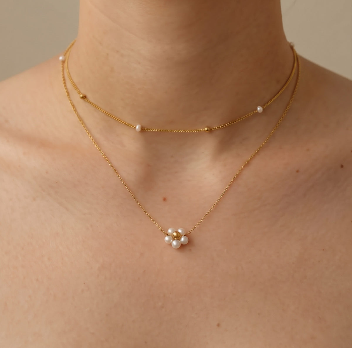 Daisy Pearls Necklace