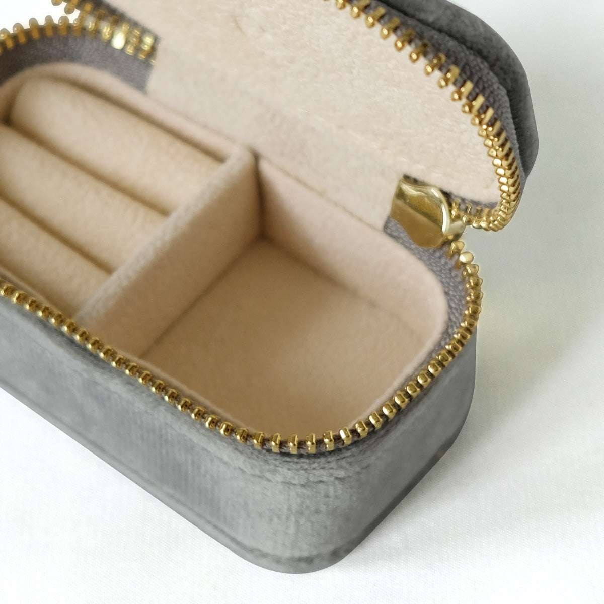 Free Velvet Jewellery Travel Organiser Case - Grey