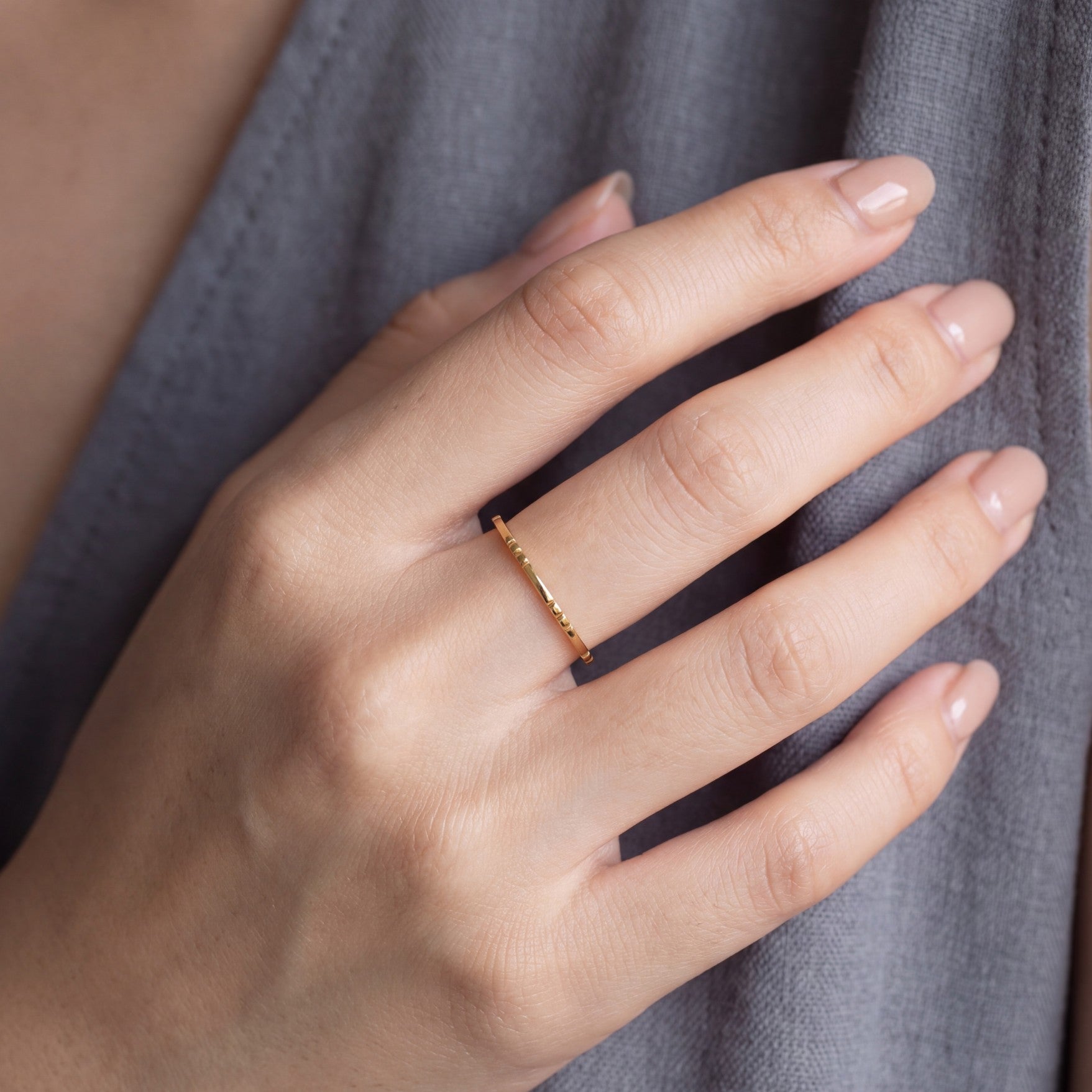 Zoe Line Ring