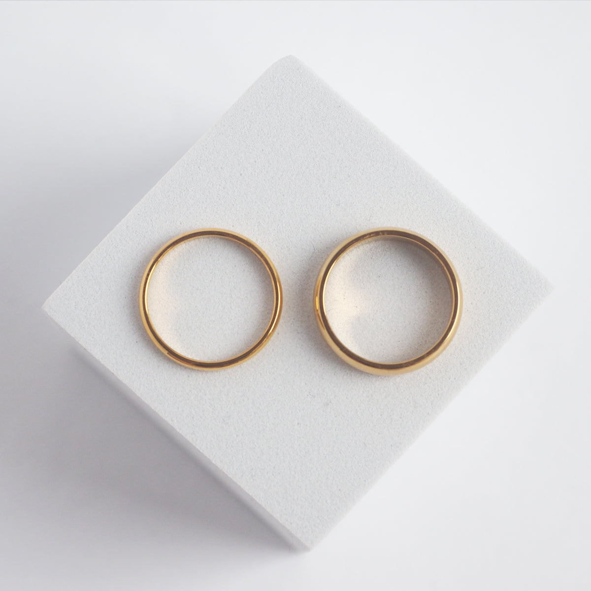 Bille Curved Minimalist Ring