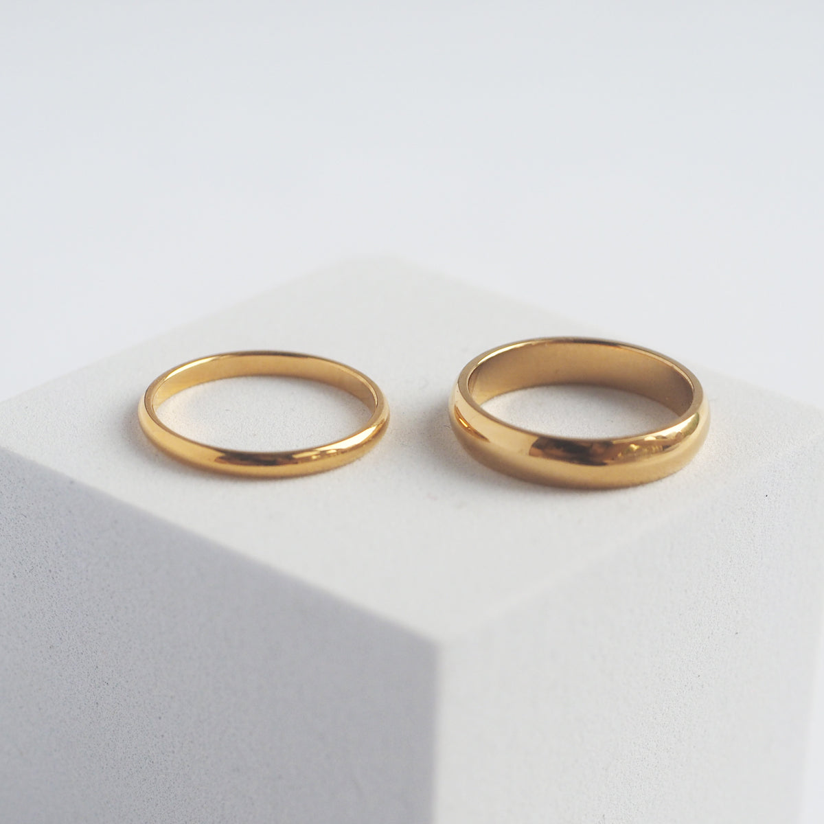 Bille Curved Minimalist Ring