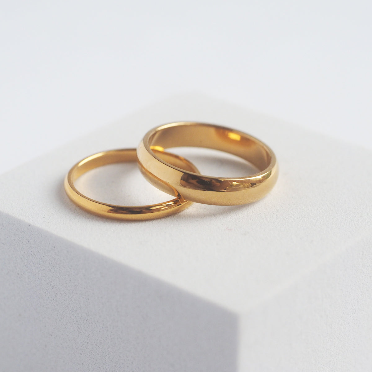 Bille Curved Minimalist Ring