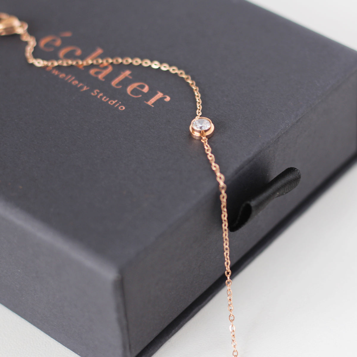Brya Minimal Crystal Bracelet - éclater jewellery