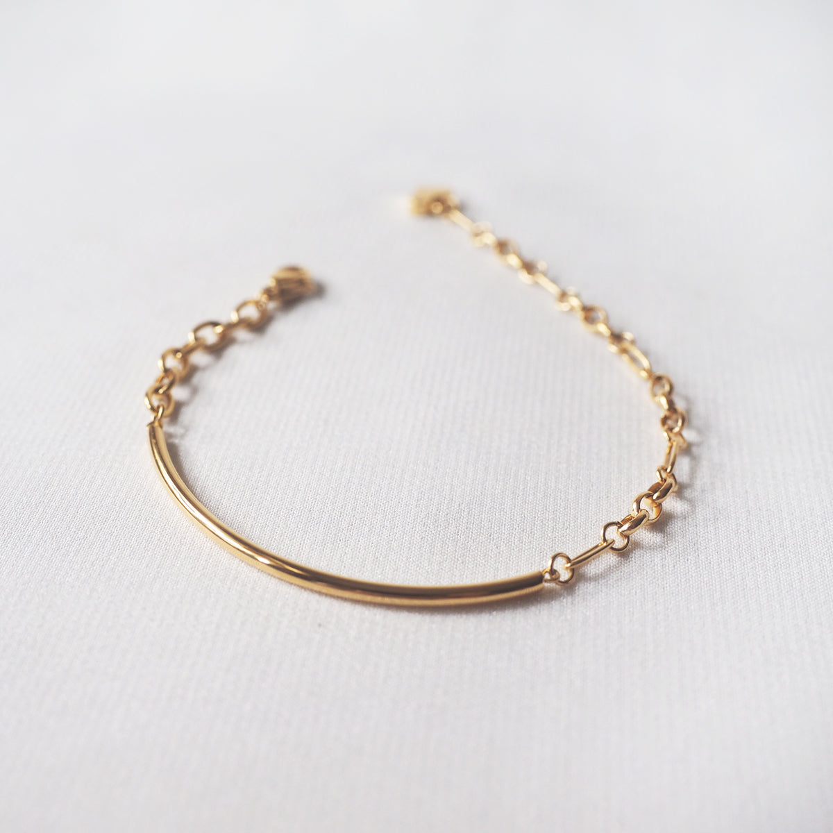 Heart Curved Bar Bracelet