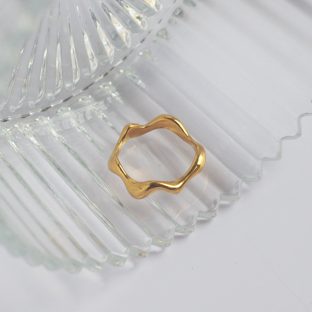 Mila Wavely Ring