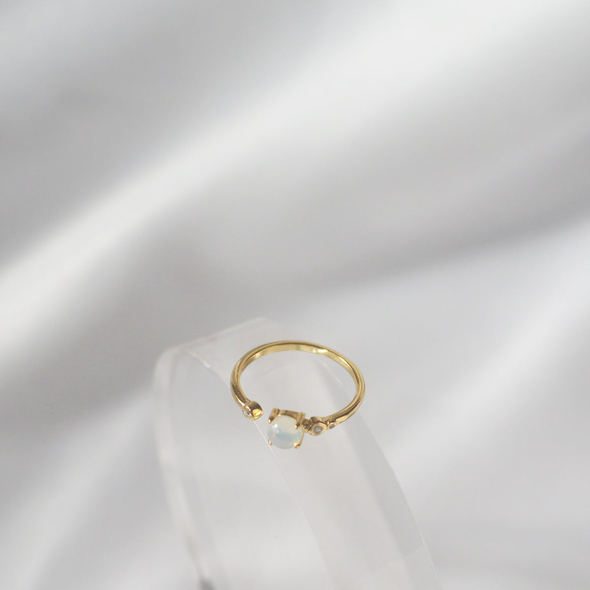Maika Moonstone Ring - éclater jewellery