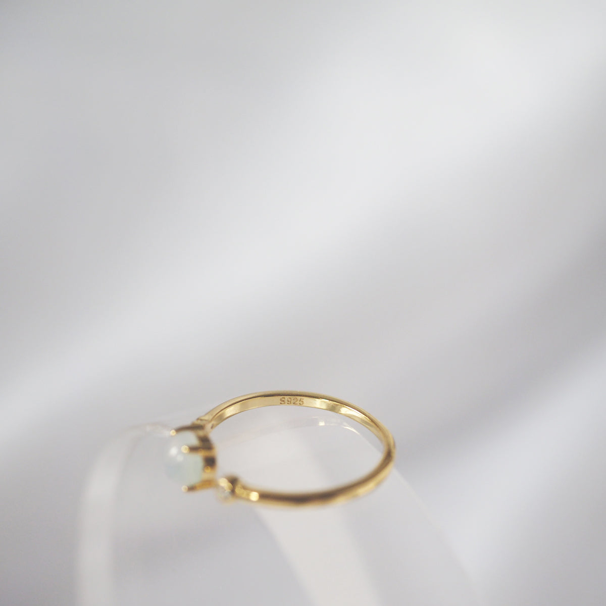 Maika Moonstone Ring - éclater jewellery