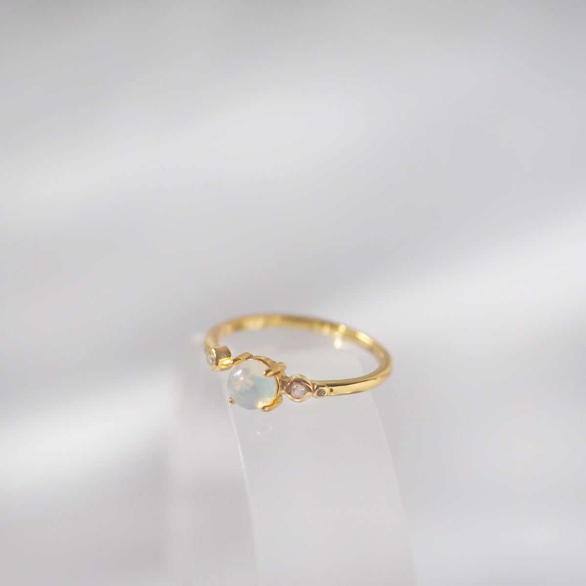 Maika Moonstone Ring - éclater jewellery