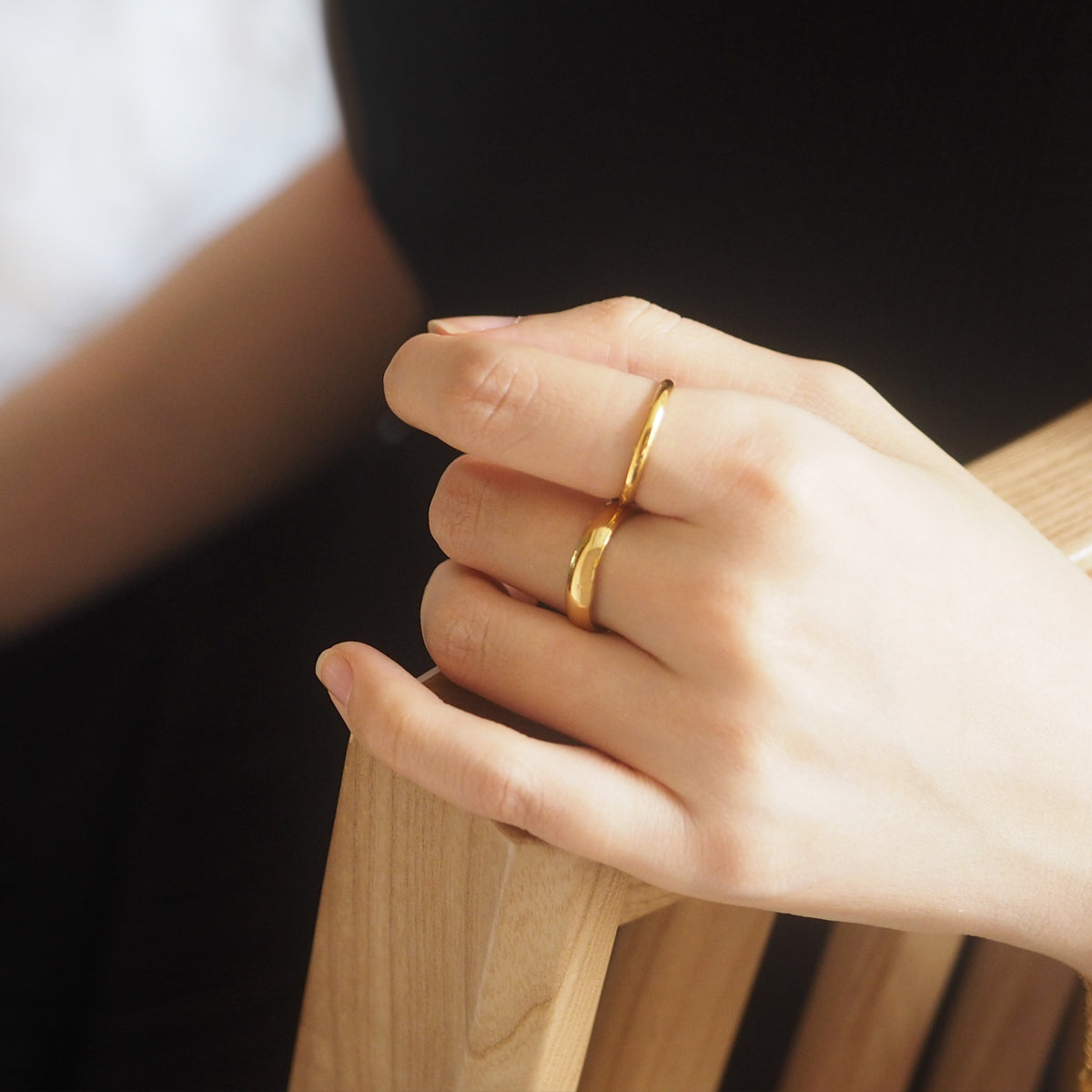 Bille Curved Minimalist Ring