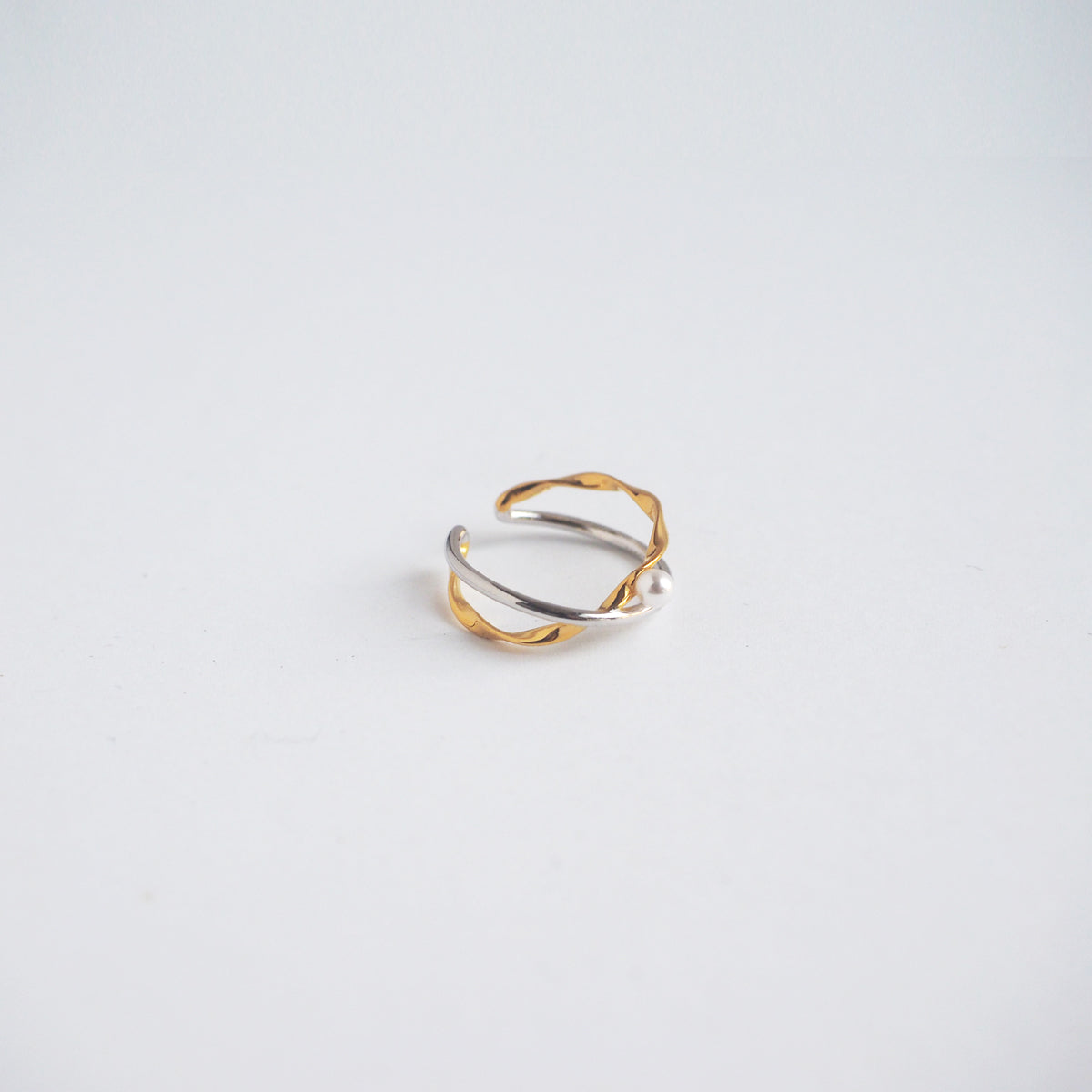 Sam 2-Tone Pearl Ring