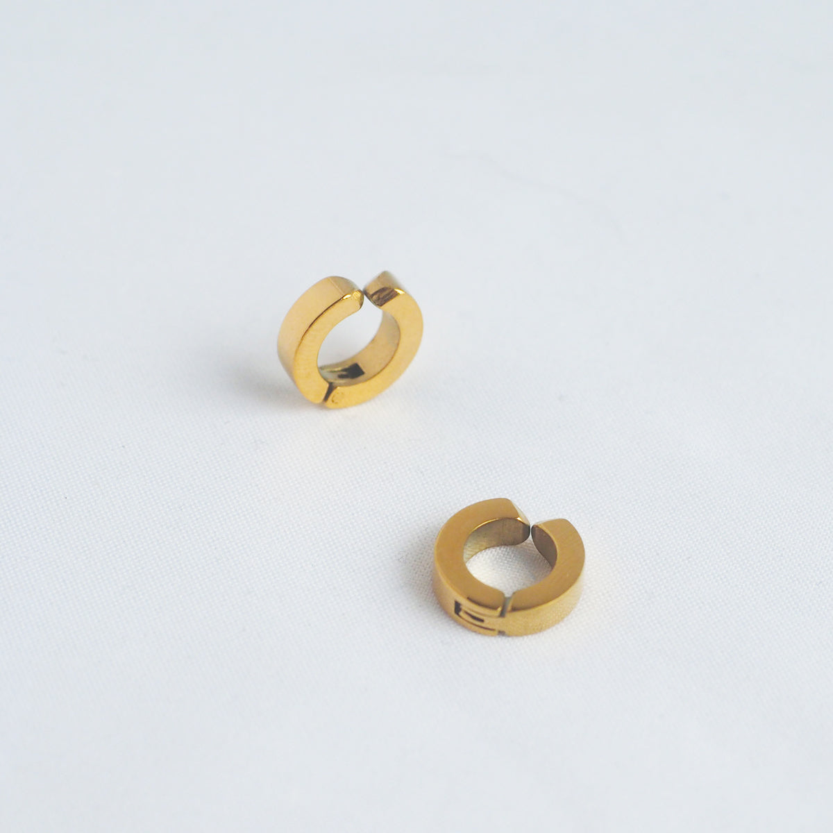 Vere Bold Hoop Ear Clip