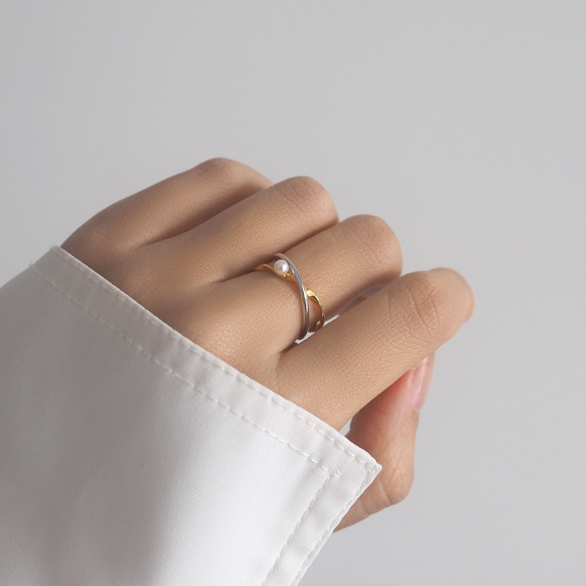 Sam 2-Tone Pearl Ring