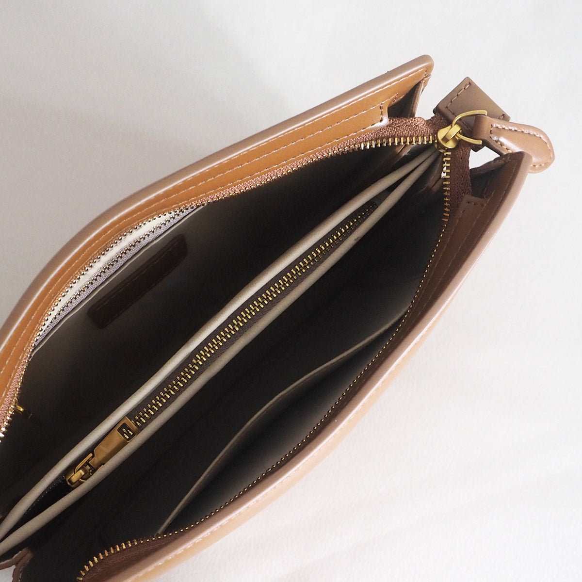 Lea Leather Shoulder Bag - Brown