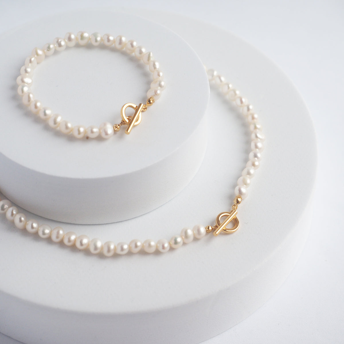 Pearls T-bar Necklace