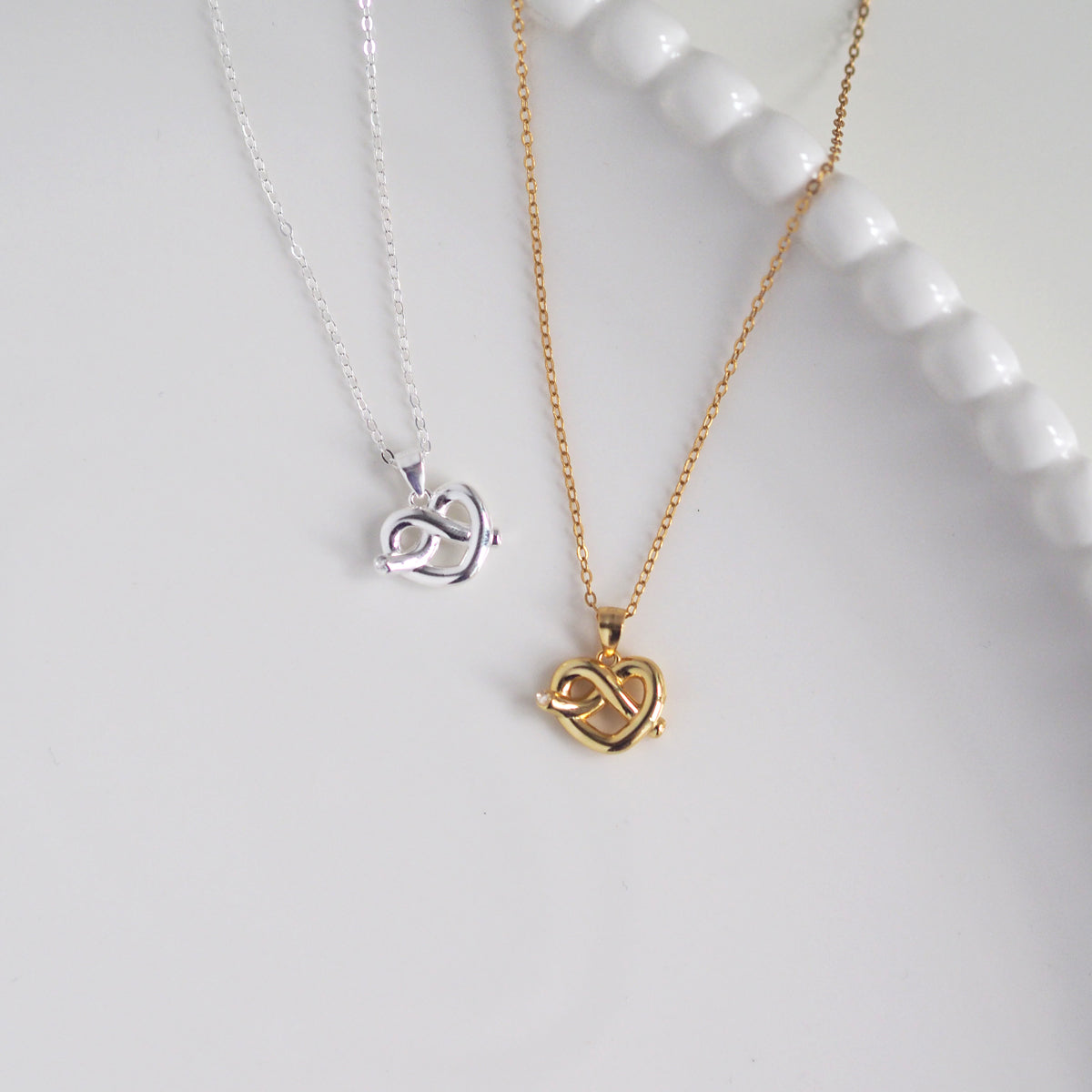 Bretzel Heart Necklace