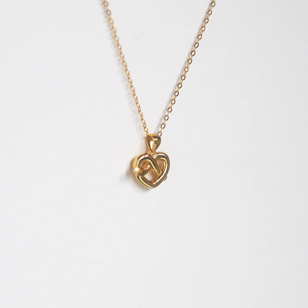 Bretzel Heart Necklace