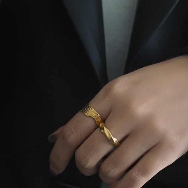 Emery Twisted Ring