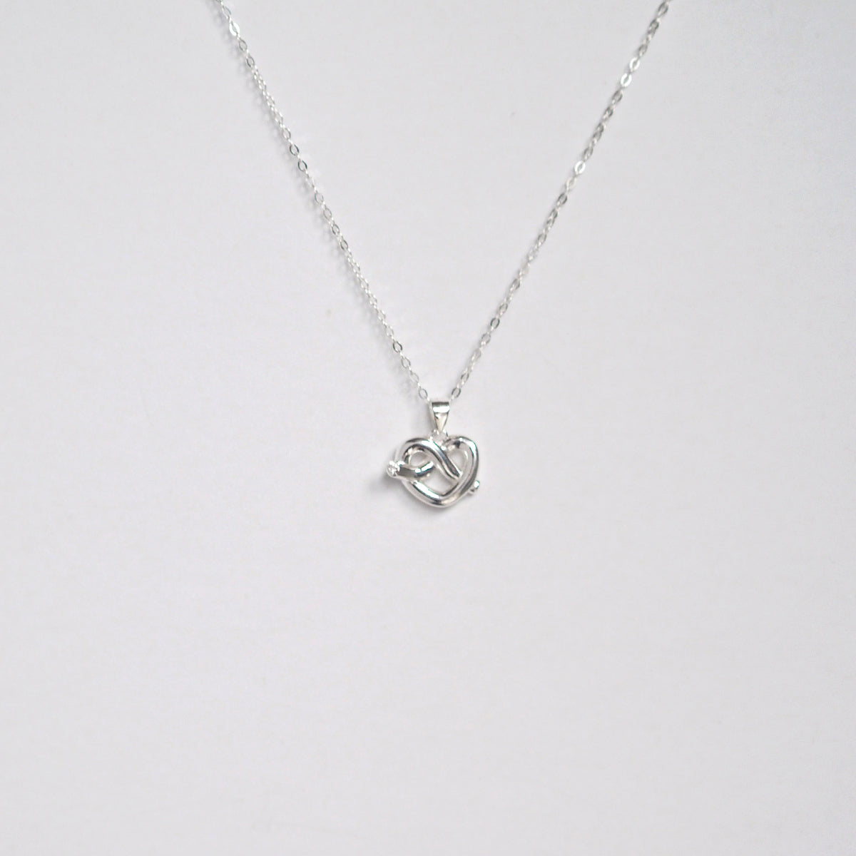 Bretzel Heart Necklace