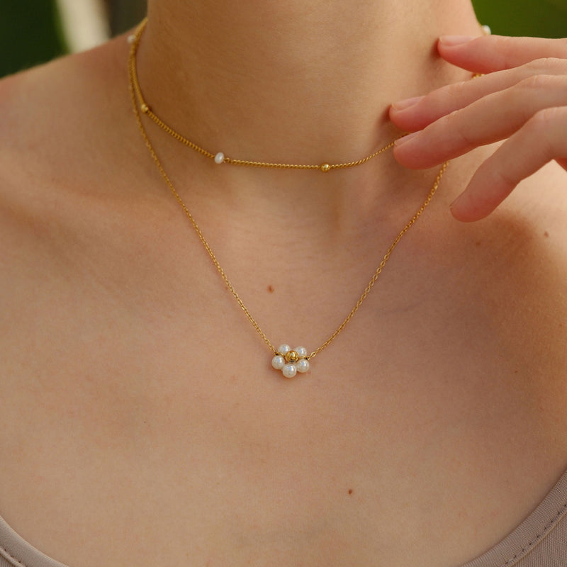 Daisy Pearls Necklace