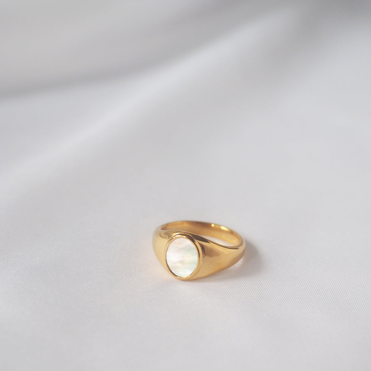 Petit Shell Ring