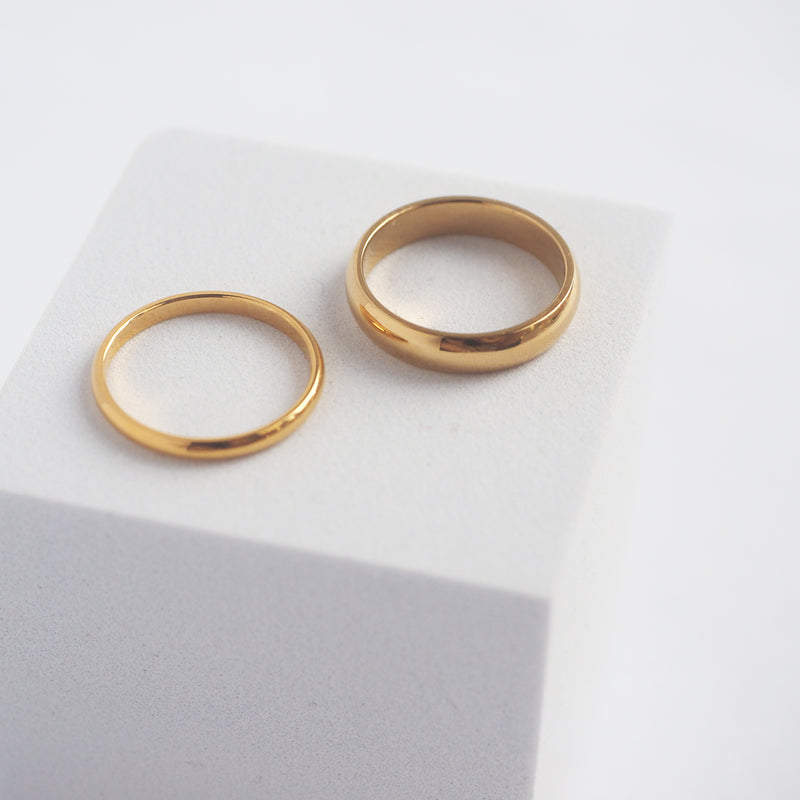 Bille Curved Minimalist Ring