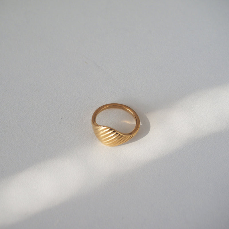 Gia Ridge Design Ring