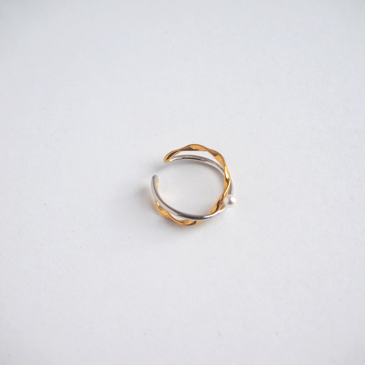 Sam 2-Tone Pearl Ring