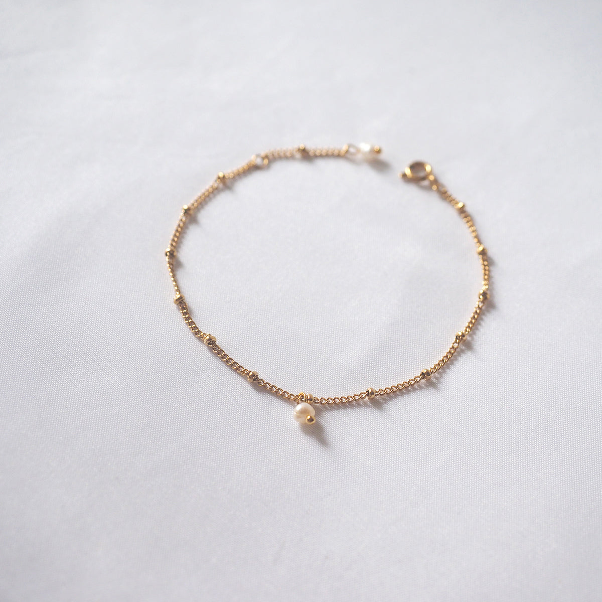 Doreen Dot Chain Pearl Bracelet