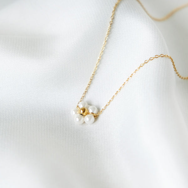 Daisy Pearls Necklace