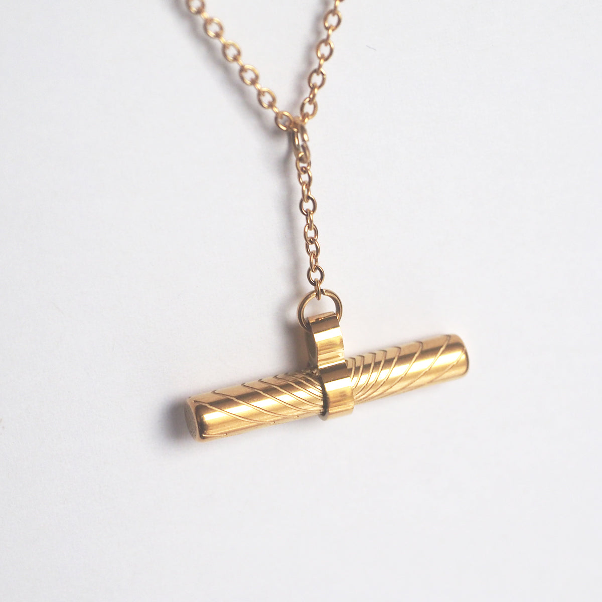 Nadine Engraving T-bar Necklace